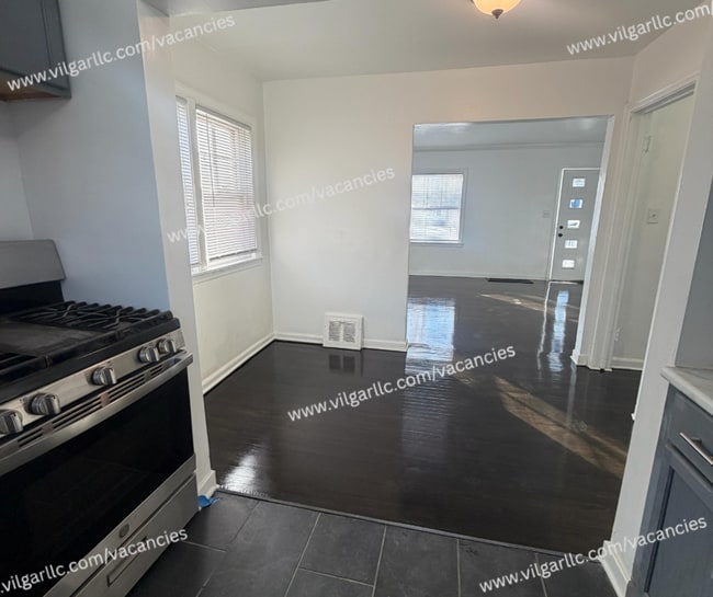 Building Photo - Spacious 2 Bedrooms • 1 Bathroom Home