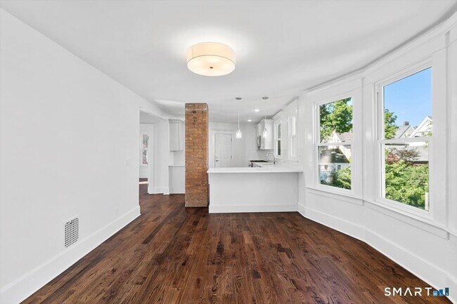 Foto del edificio - 954 Elm St