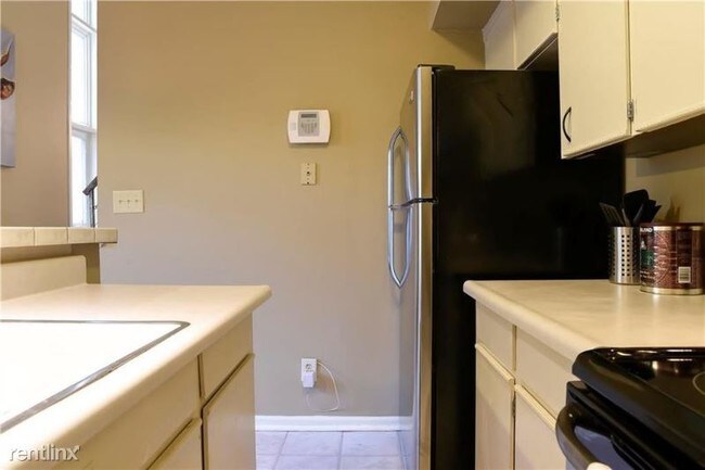 Foto del edificio - 2 br, 2 bath Condo - 4333 Oak St