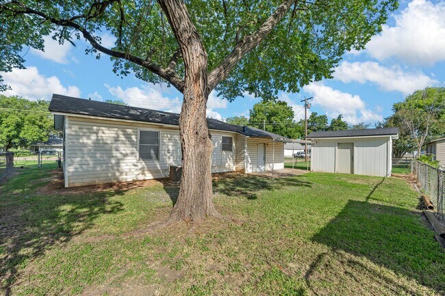 Foto del edificio - Updated 2 Bedroom in Connally ISD