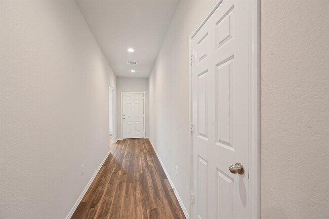 Building Photo - 4214 Tulip Oak Dr