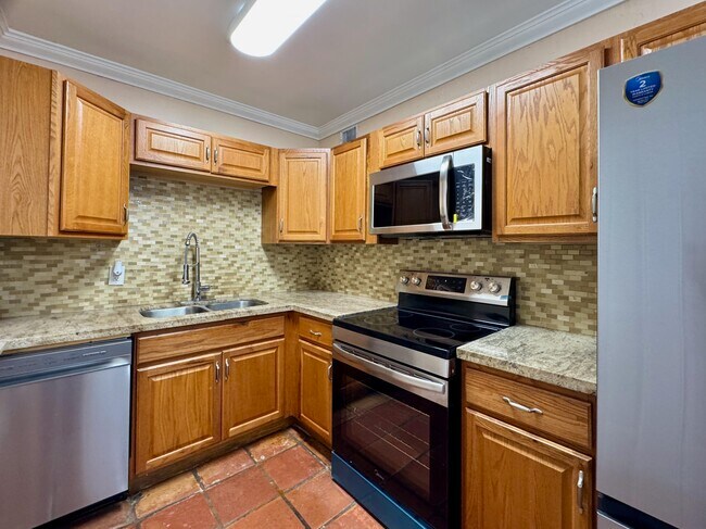Building Photo - 1601 NE 47th St