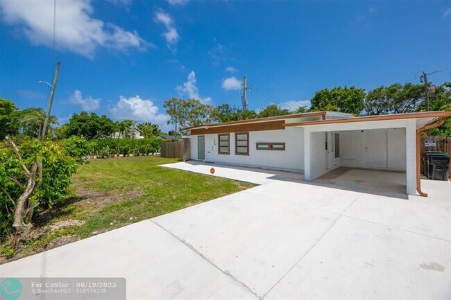 Foto del edificio - 1642 NE 8th St