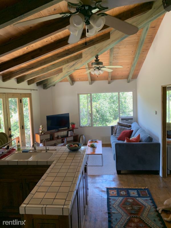 Foto del edificio - 1720 Topanga Skyline Dr