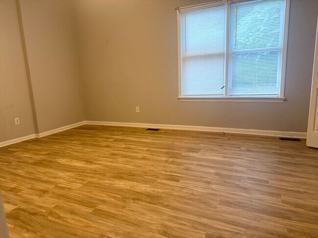Foto del edificio - Available Now !  One Bedroom apartment in ...