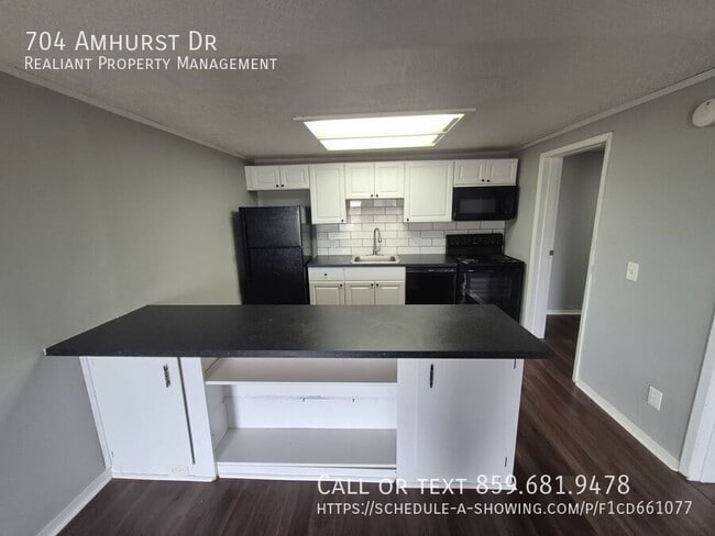 Building Photo - 704 Amhurst Dr