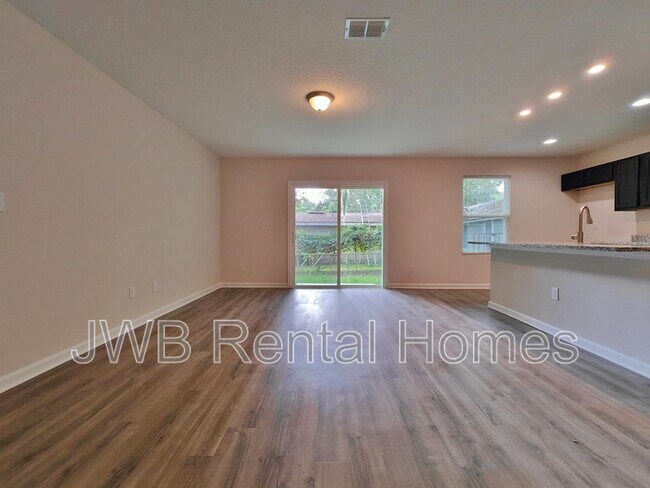 Foto del edificio - 452 Malcross Ave