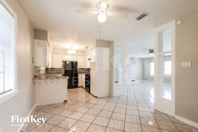 Foto del edificio - 4610 Anice St