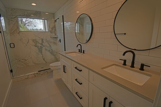 Foto del edificio - Newly UPDATED 3BD/2BA Available NOW!