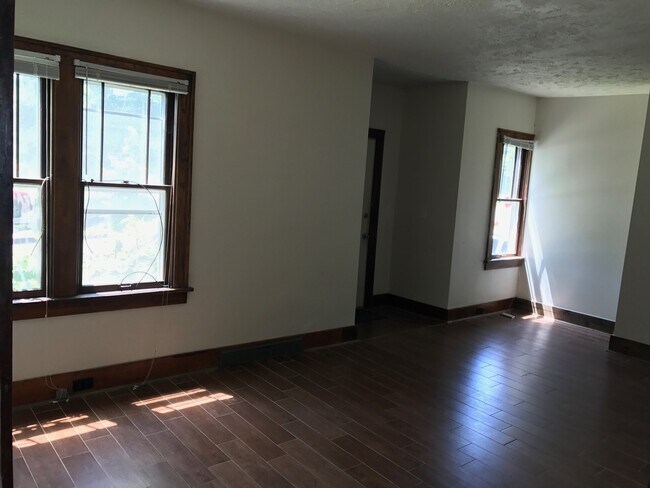 Building Photo - 5+BR House, Midtown, Corner Lot- Move In R...