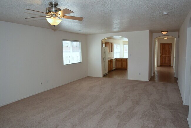 Foto del edificio - Amazing 3 Bedroom Home Near KAFB!
