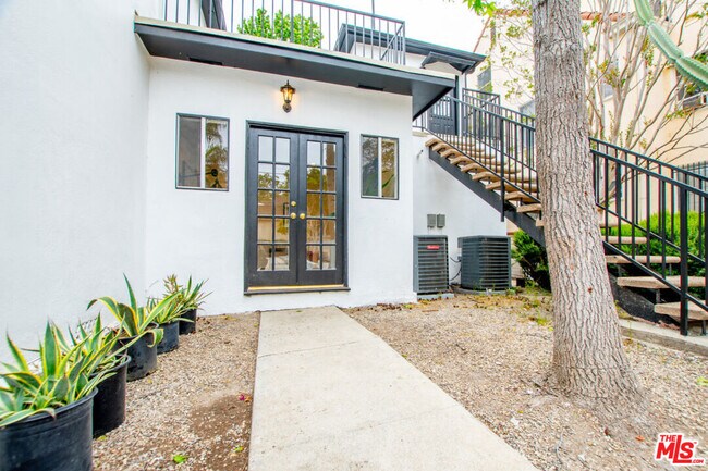 Foto del edificio - 222 Mansfield Ave