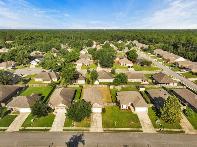 Building Photo - 13727 Foxhill Drive