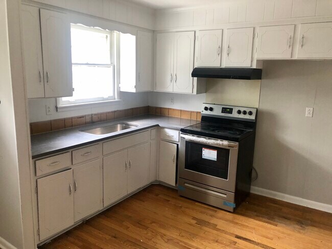 Building Photo - 6533 Thunderbird Dr