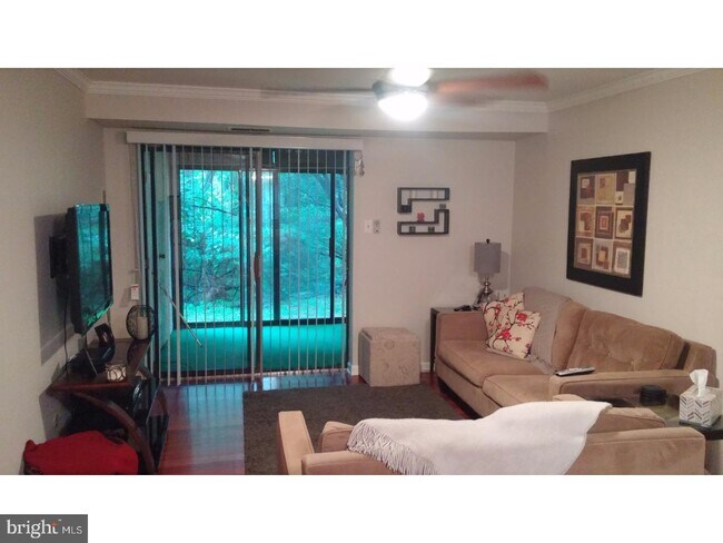 Foto del edificio - 245 Shawmont Ave