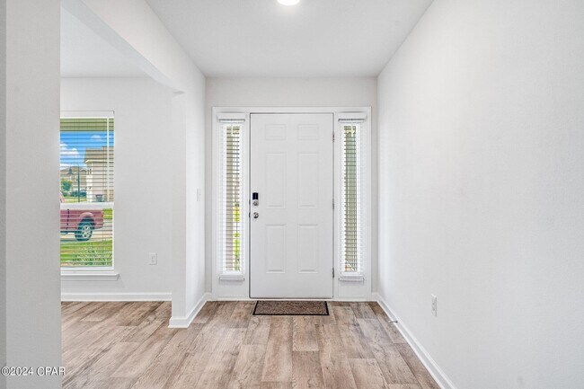 Foto del edificio - 240 Red Bay Rd