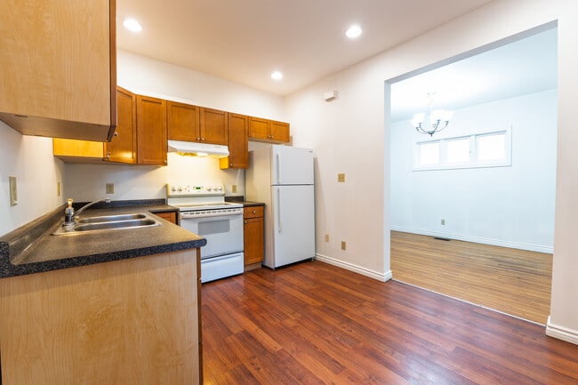 Building Photo - 125 Mavety St