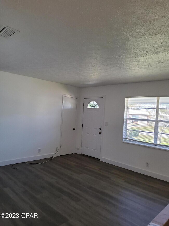 Building Photo - 811 Virginia Ave