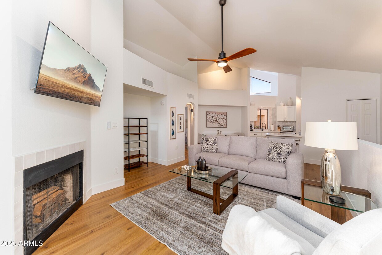 Primary Photo - 10301 N 70th St