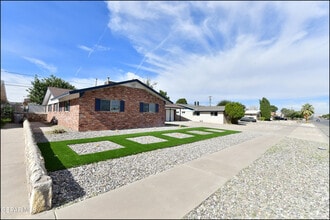 Building Photo - 3217 Wedgewood Dr