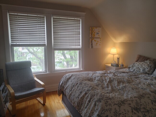 Foto del edificio - 2102 W Belle Plaine Ave
