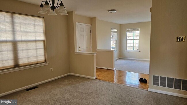 Building Photo - 254 Larkspur Ln