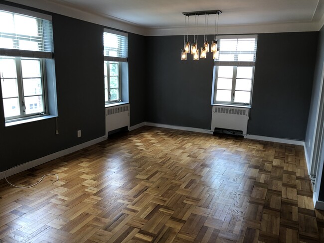 Dining Space - 20 Outlook Ave