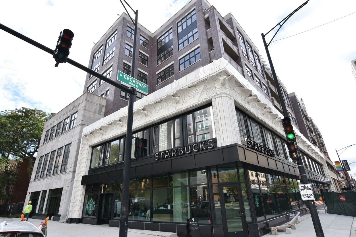 Primary Photo - 3933 N Broadway St
