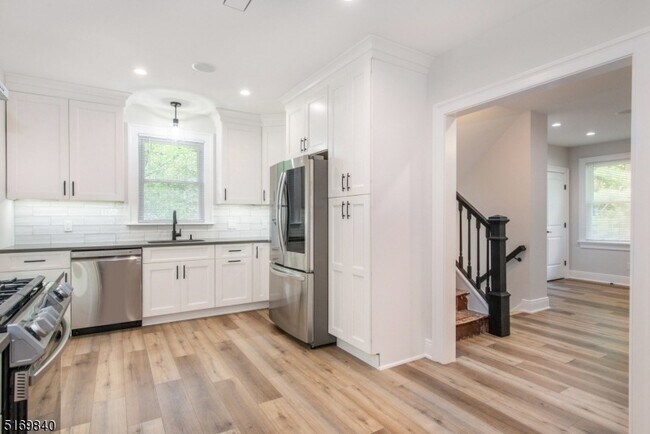 Foto del edificio - 31 Oak Grove Road Unit 2