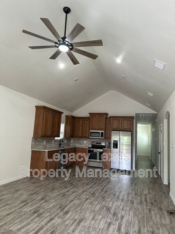 Foto del edificio - 405 Kaether Ln