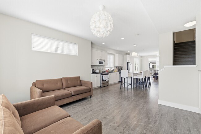 Photo du bâtiment - 16228-16228 16 Ave