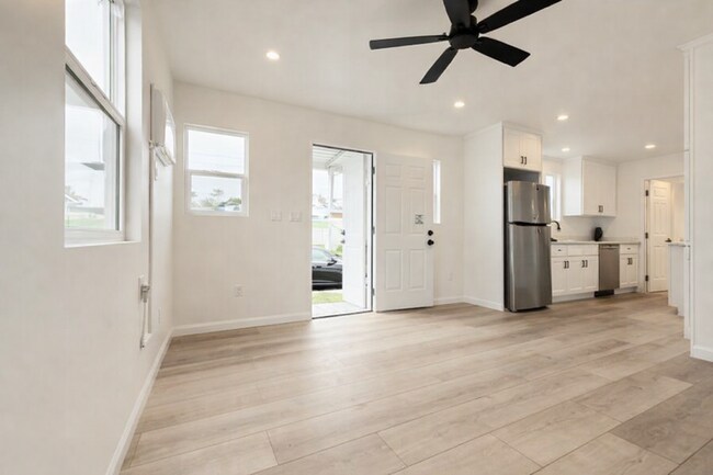 Foto del edificio - 1163 1/2 East 70th Street