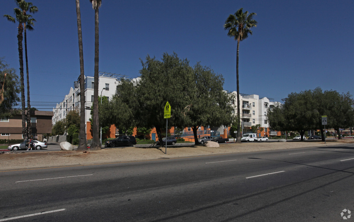 Building Photo - Apple Tree Apartments