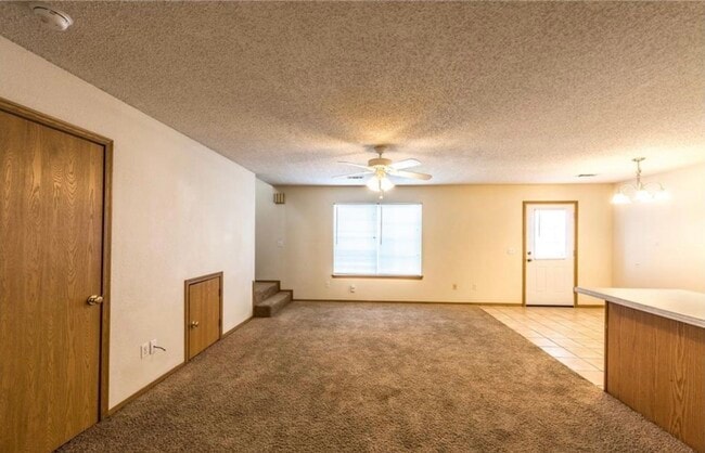 Living room - 887 N Daisy Ln (Fayetteville, AR) Townhome