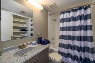 2BD, 1BA - Bathroom - The Magnolia Apartment Homes