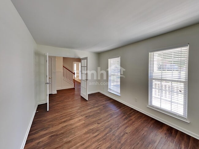 Foto del edificio - 1606 Harrison Way