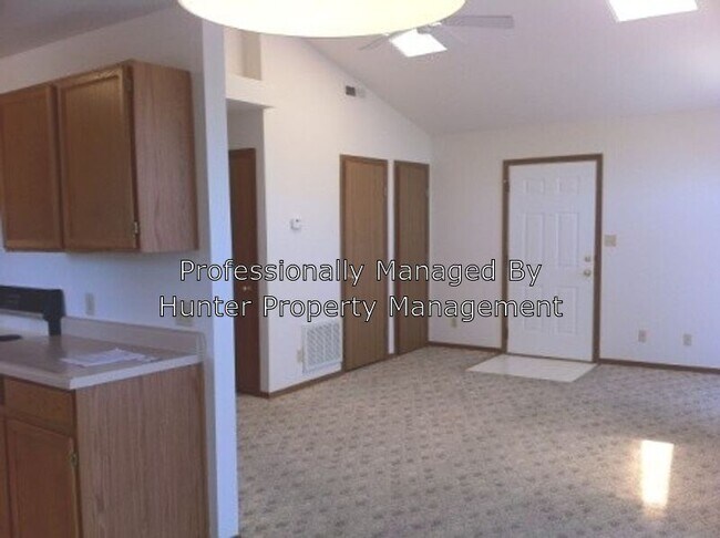 Building Photo - 1611 W Woodland St