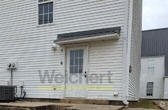 Building Photo - 106 N 7th St