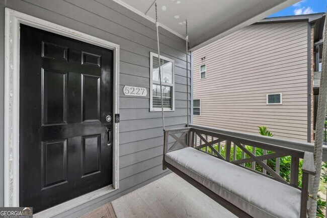 Foto del edificio - 5227 Whiteoak Ave