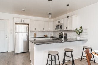 Building Photo - Lilac Pointe