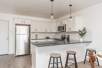 Building Photo - Lilac Pointe