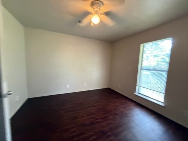 Building Photo - 3 Bd 1.5 Ba beautiful trees great backyard!!!