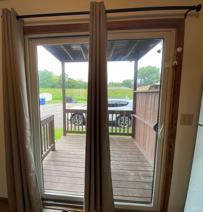 Little deck & parking - 521 Kerry Dr