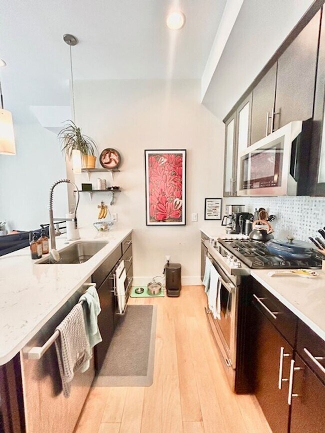 Foto del edificio - Lovely 2 BR/ 2 BA Condo in Adams Morgan!