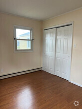 Building Photo - 2 Sherwood Dr