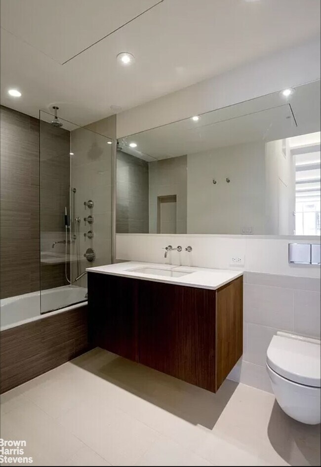 Foto del edificio - 310 E 46th St