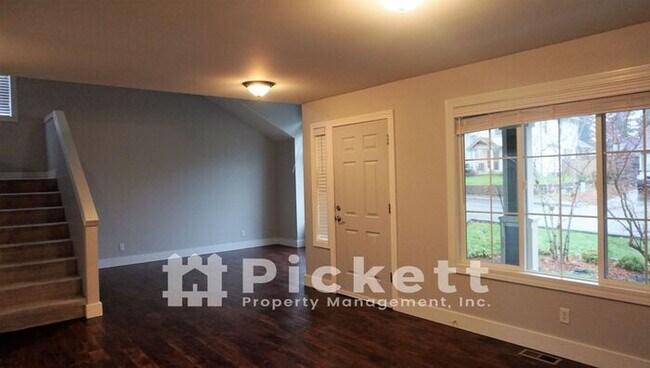 Building Photo - 3 Bedroom Poulsbo Home Within Walking Dist...