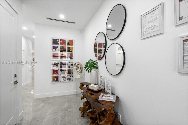 Building Photo - 325 SW 16th St