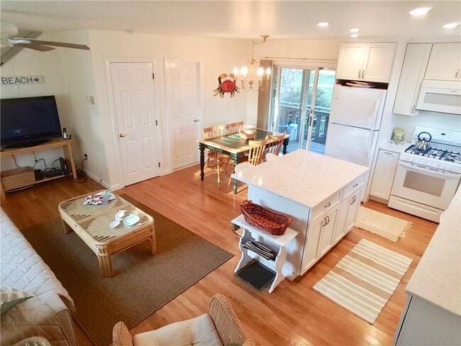 Building Photo - 152 Tuckerman Ave