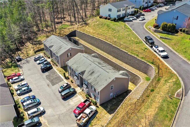 Building Photo - 1300 Stonehaven Cir